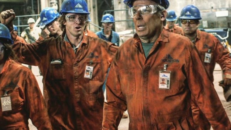 Michael McKean as Harlan and Ari Gold as Power in plant