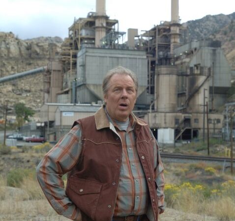 michael mckean as harlan outside of plant